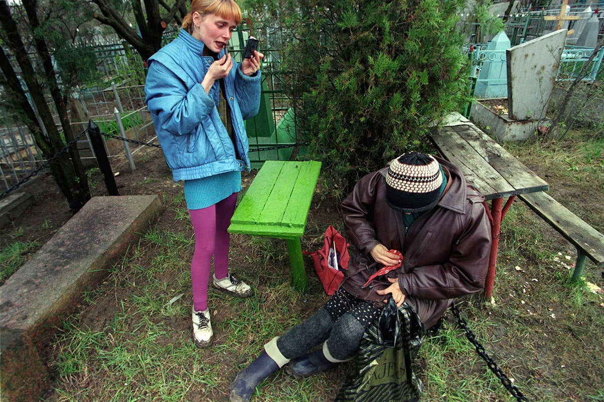 Луганчанин раскрыл особенности поминальных дней на Донбассе: "так было принято у нас" (фото)