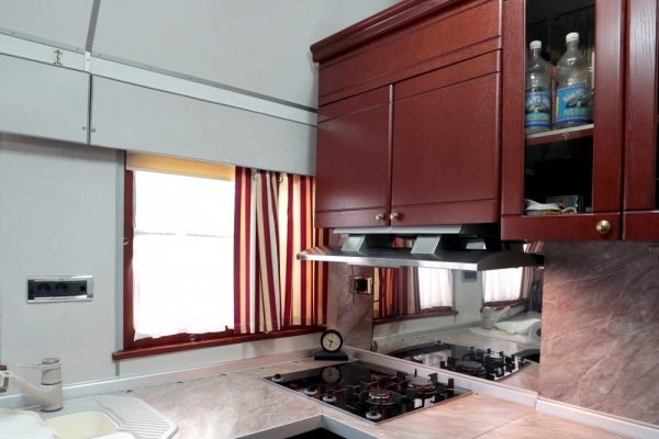 Кухня, кабинет и даже душ: сколько стоит проехаться в VIP-вагоне от Укрзализныци