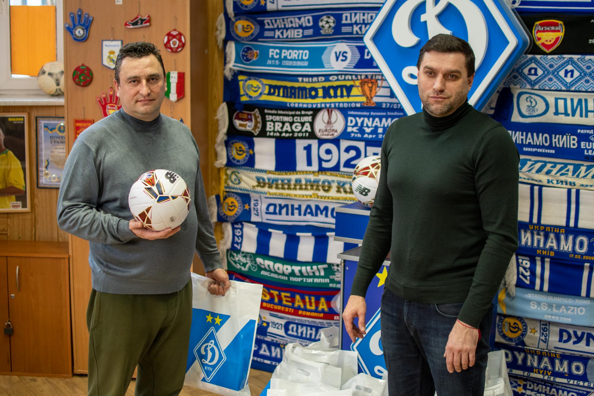 "Динамо" передало новогодние подарки воспитанникам школы-интерната в Сумской области