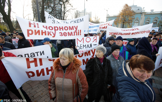 Спустились на землю: как "Слуга народа" Зеленского ищет голоса за земельную реформу