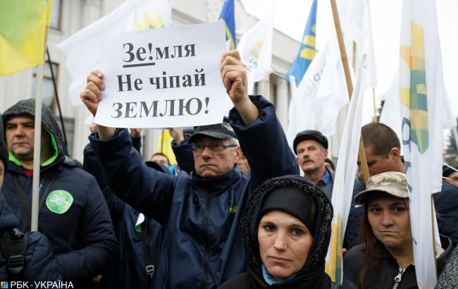 Реформа на грани: как Зеленский убедил "слуг народа" поддержать рынок земли