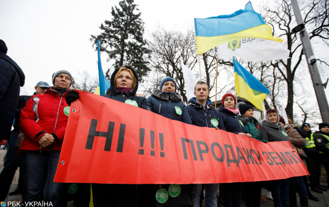 Реформа на грани: как Зеленский убедил "слуг народа" поддержать рынок земли