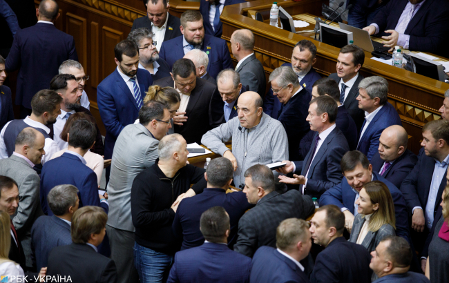 Реформа на грани: как Зеленский убедил "слуг народа" поддержать рынок земли