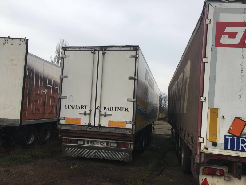 В Одеській області правоохоронці виявили підпільні склади з контрафактним алкоголем