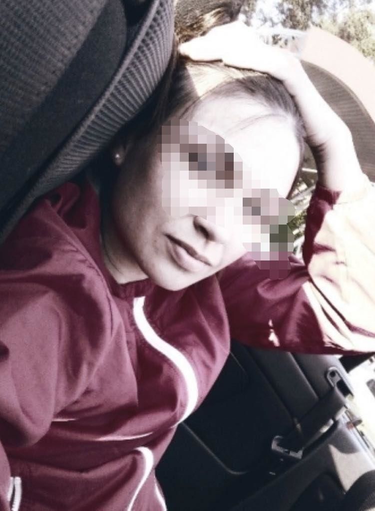 Девушка "минера" моста Метро: в сети появились ее фото