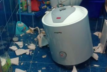 В Херсоне на подростка в туалете упал бойлер: все подробности