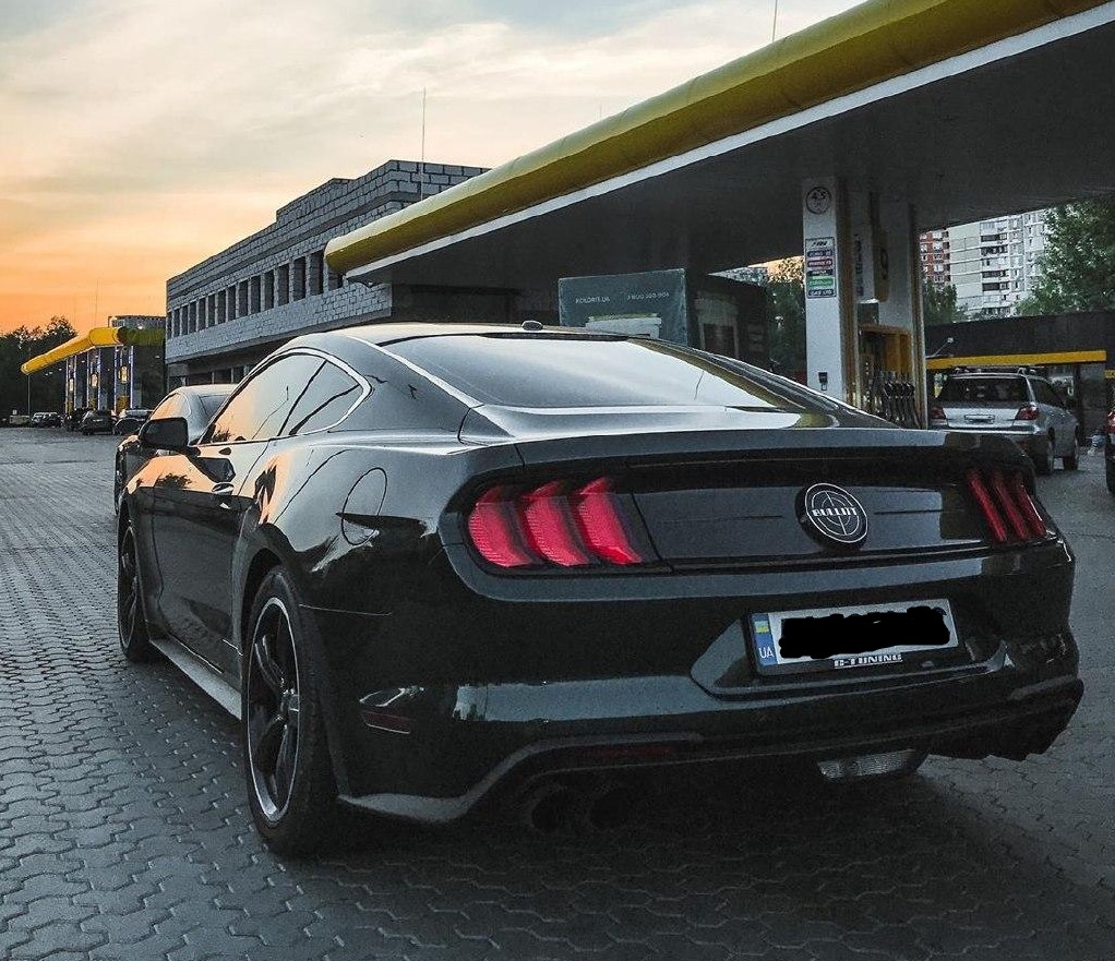 В Киеве заметили эксклюзивное авто, выпущенное в память о знаменитом фильме: фото