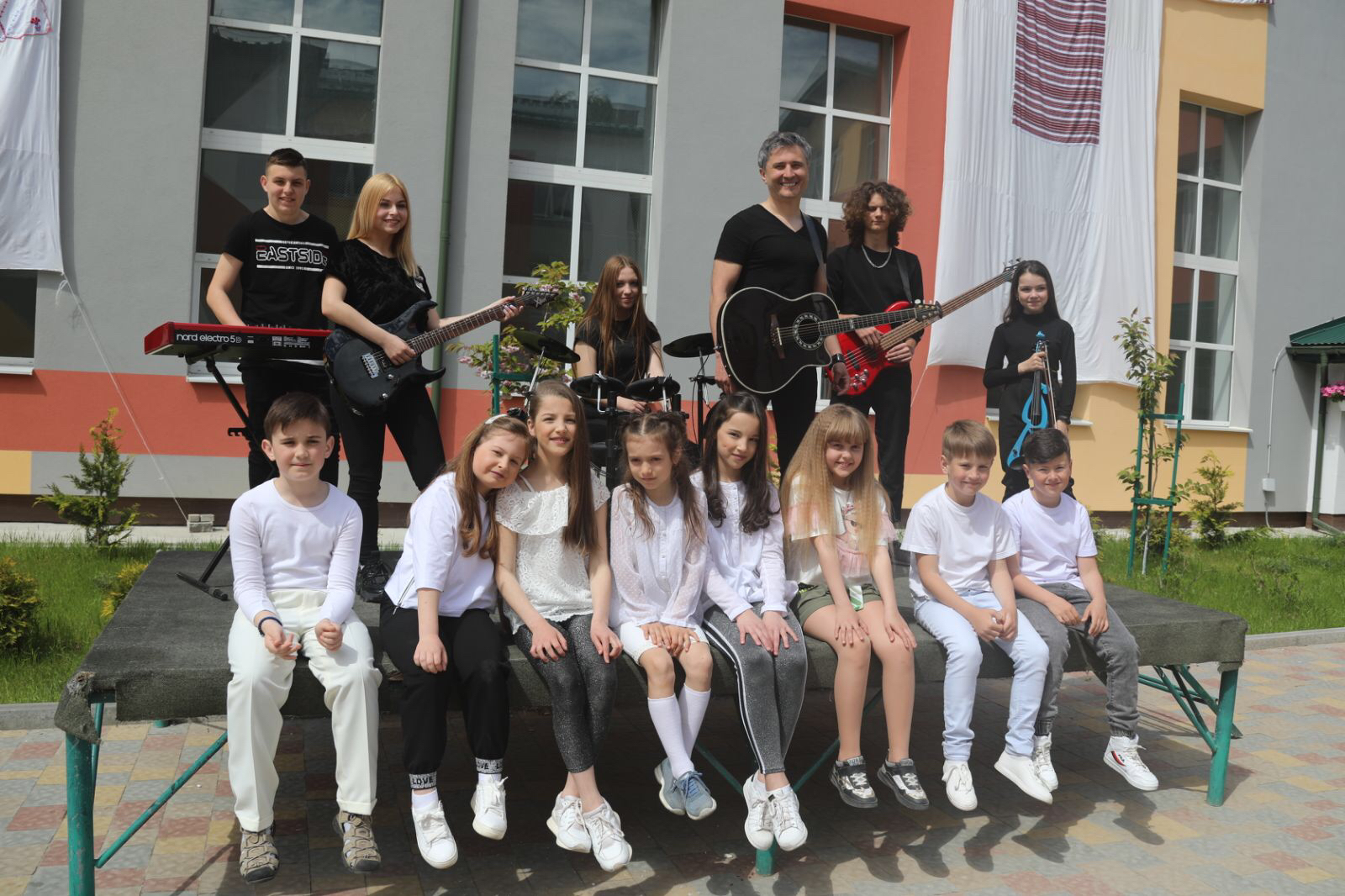 Винник ко Дню Независимости перепел свой хит с детьми и стихами Стуса