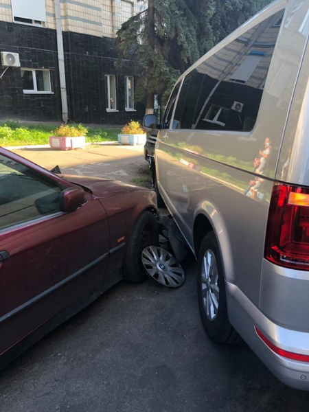 Прослуховування Холодницького: під будівлею САП сталася сутичка з поліцією і спецназом НАБУ (відео)