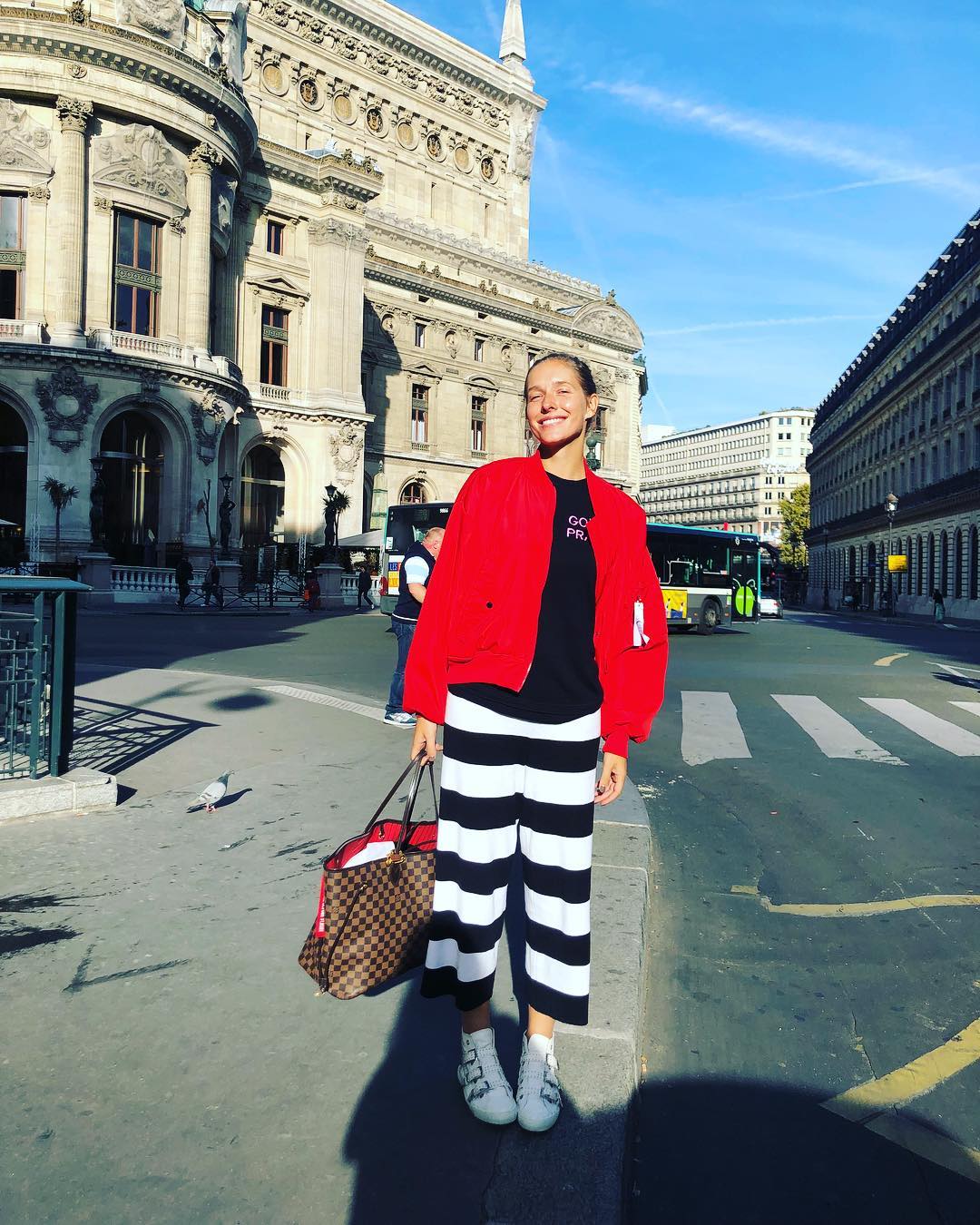 "Здесь у меня украли первый телефон": Осадчая рассказала неожиданные факты о детстве в Париже