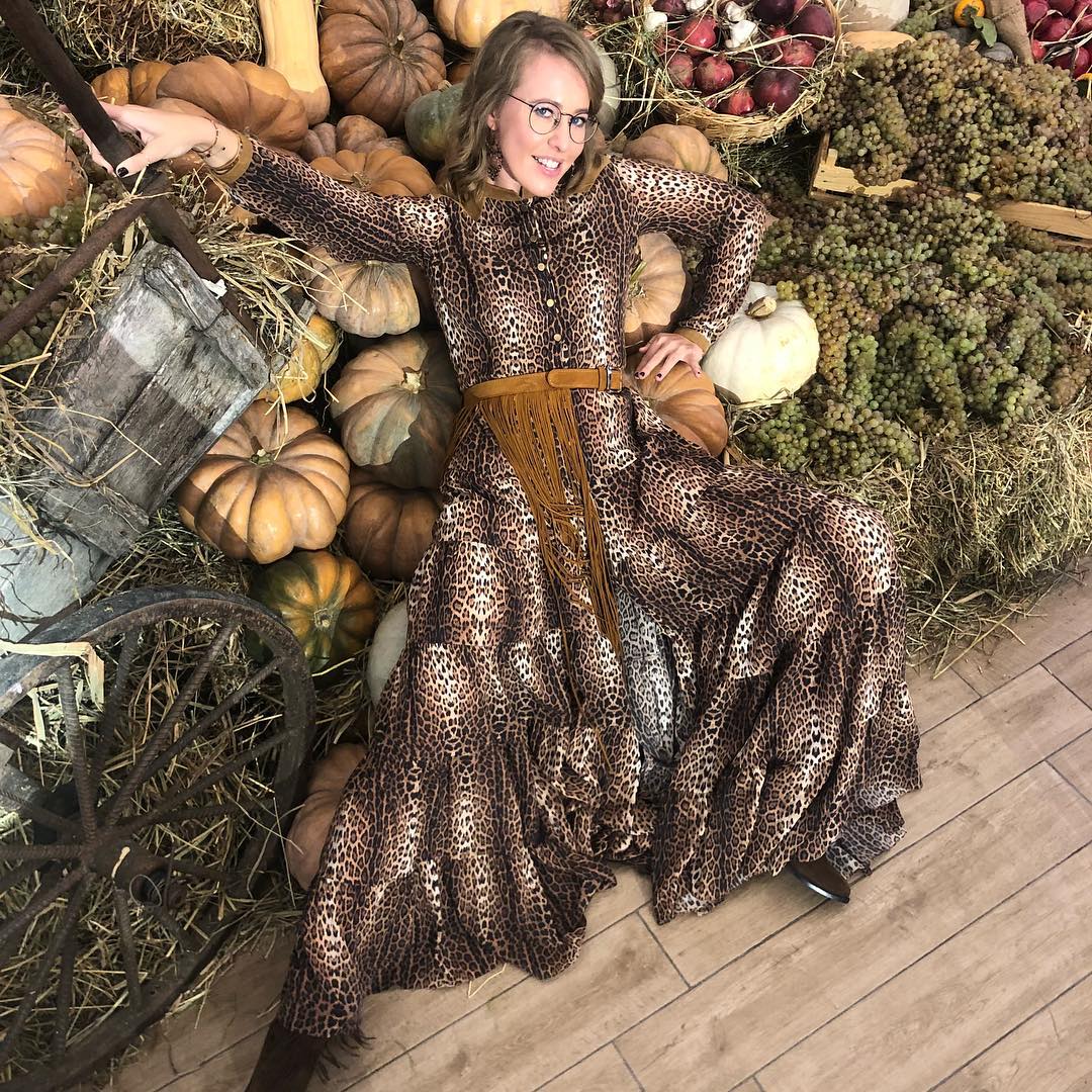 "Как-то по-деревенски": новый образ Собчак поверг поклонников в шок