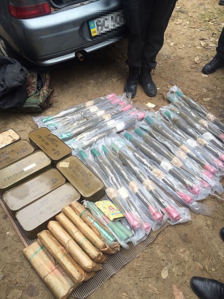 СБУ задержала военнослужащих при попытке продажи боеприпасов