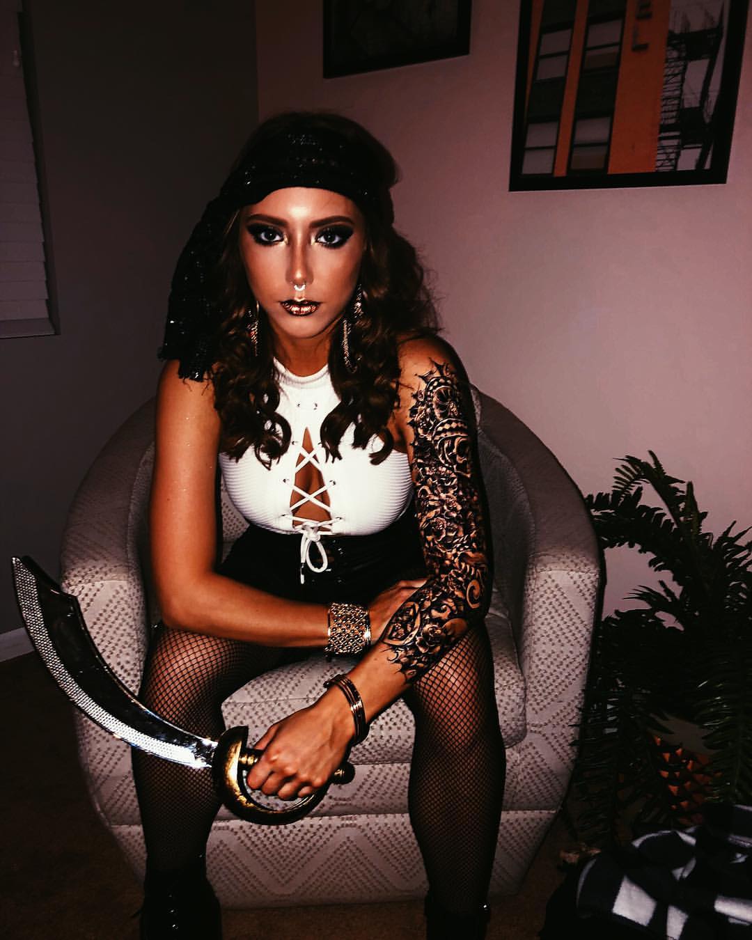 Дочь Эминема "засветила" идеальные формы в бикини