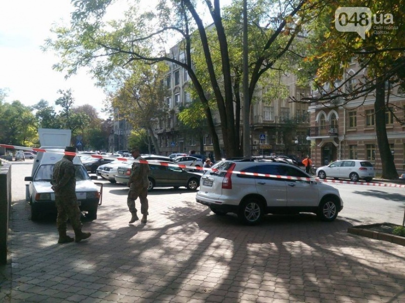В центре Одессы военные перекрыли дорогу в знак протеста