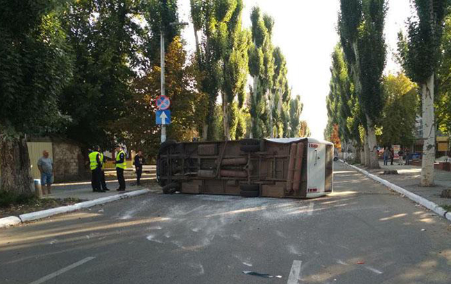 В центре Славянска маршрутка столкнулась с микроавтобусом, трое пострадавших
