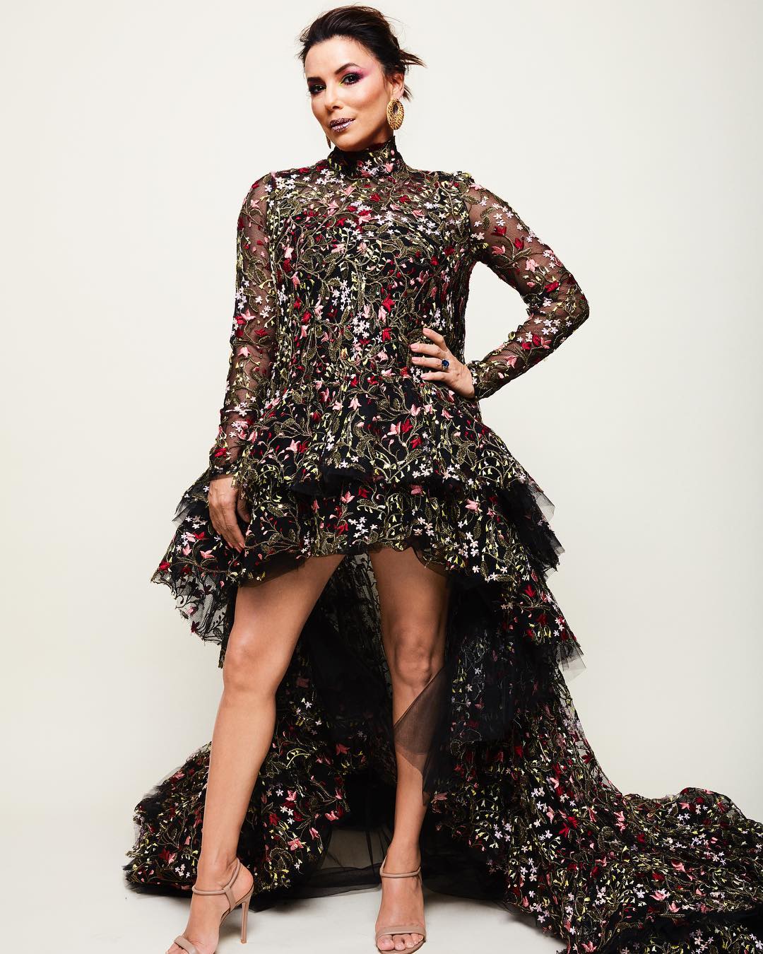 44-летняя Ева Лонгория восхитила совершенной фигурой в облегающем платье