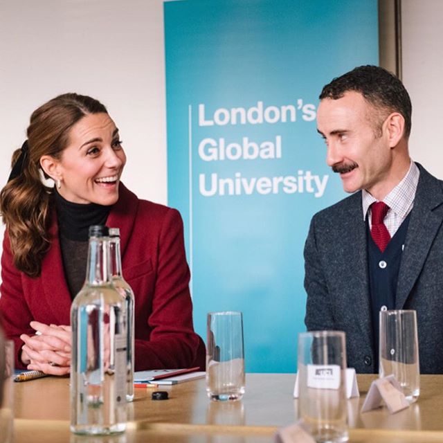 Кейт Міддлтон вийшла у світ в елегантному вбранні