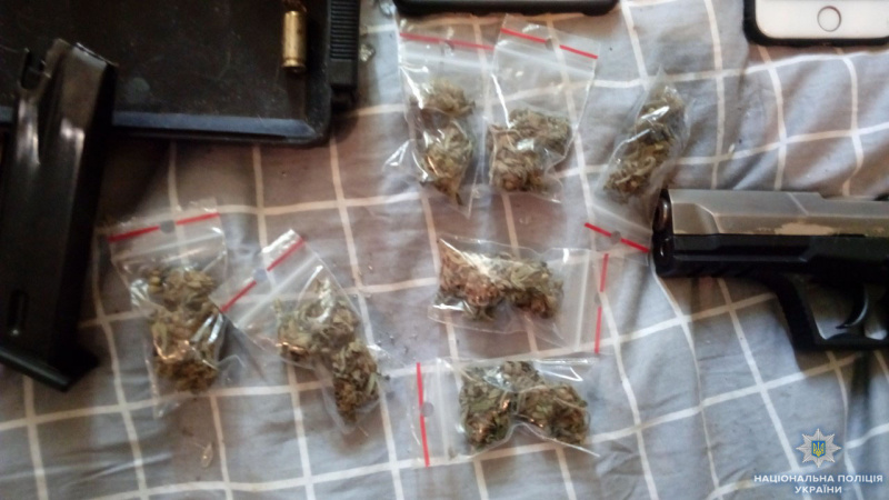 В Херсоне полицейские задержали торговавших наркотиками супругов