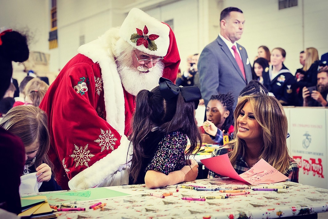 Просто і зі смаком: Меланія Трамп "зрадила" строгому дрес-коду