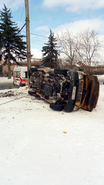 В Запорожье перевернулась маршрутка с пассажирами, есть пострадавшие