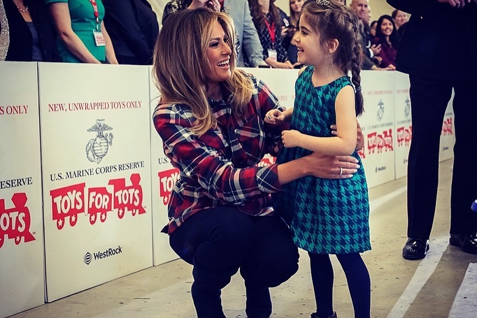 Просто і зі смаком: Меланія Трамп "зрадила" строгому дрес-коду