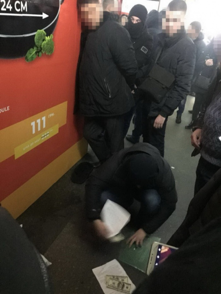 Директор столичного госпредприятия попался на взятке в 330 тысяч гривен