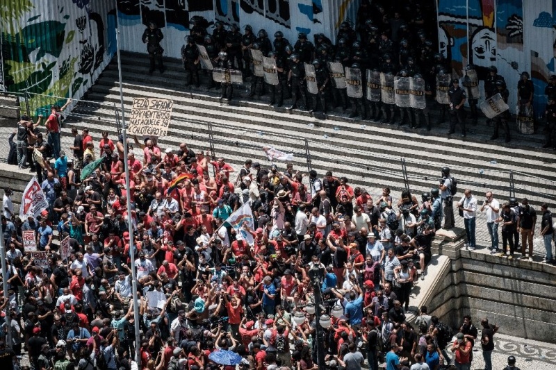 Протесты в Бразилии: митингующие проникли в здание Национального конгресса