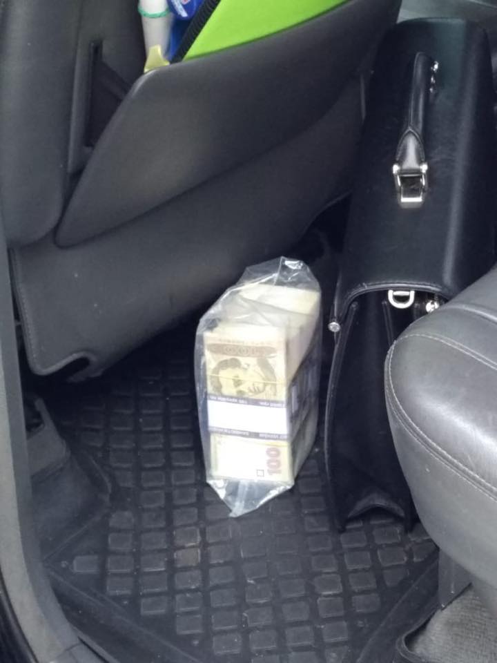 Керівника "Донецького облавтодору" затримали на хабарі