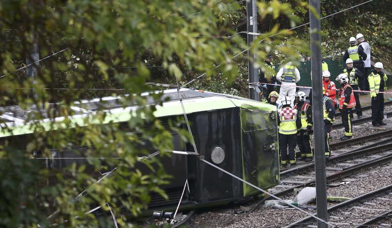 В Лондоне перевернулся трамвай, есть жертвы