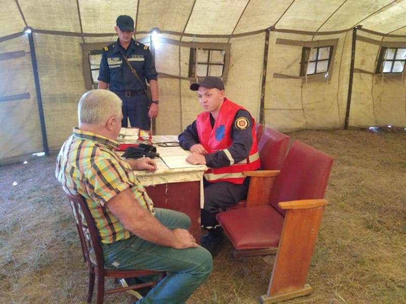 Выбросы "Крымского титана": в Херсонской области очистили 220 км дорог