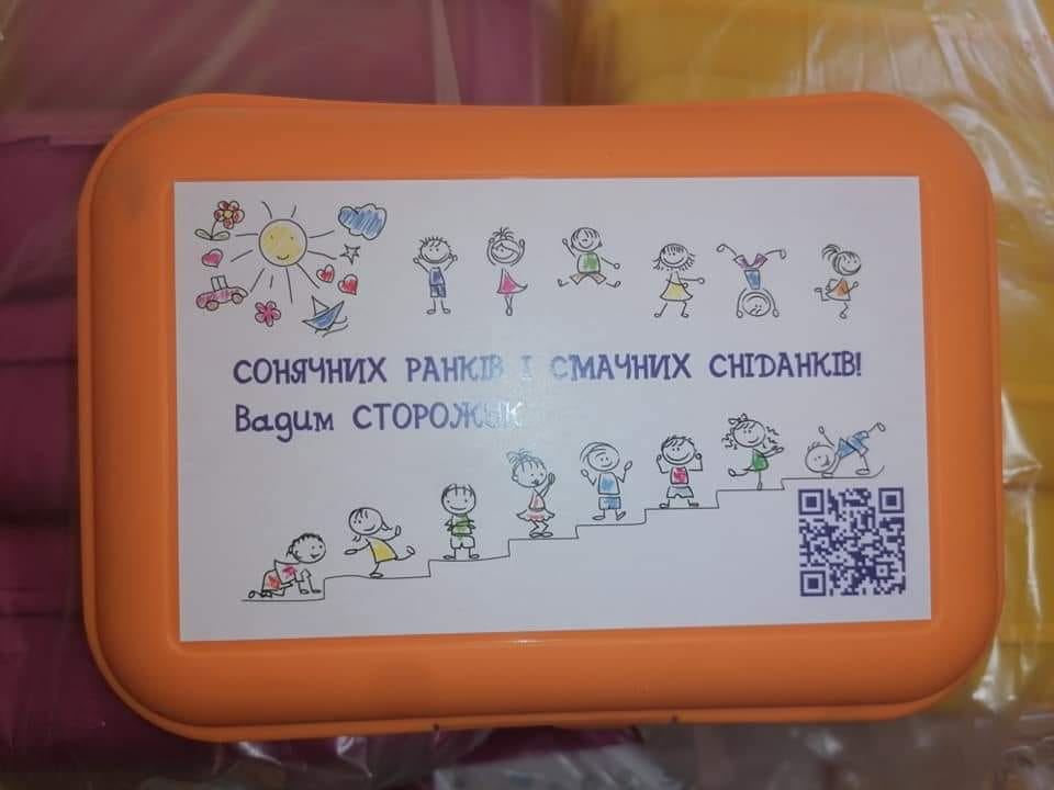 1 сентября первоклашек задарили агитационной продукцией: украинцы в ярости