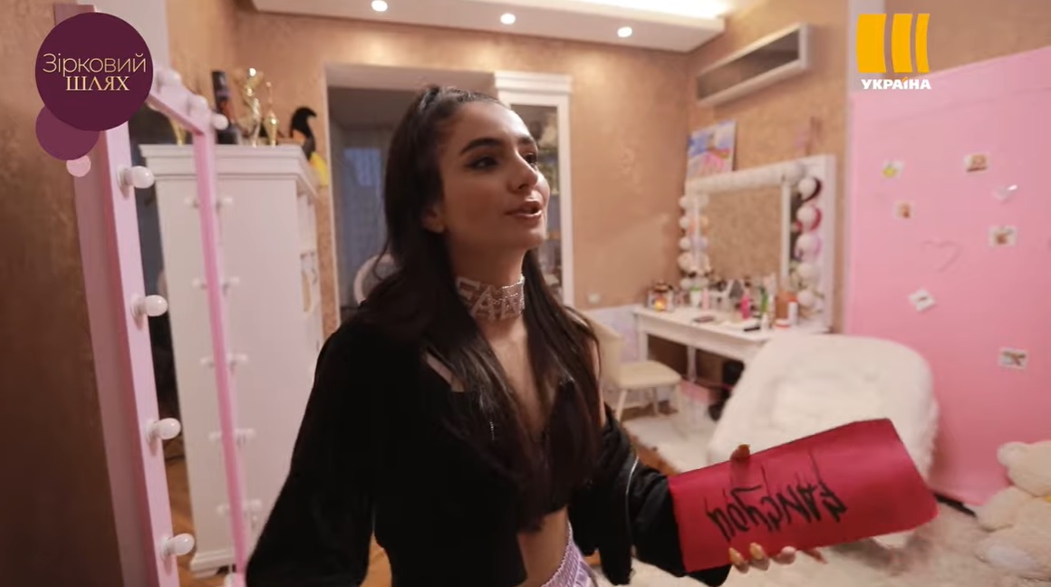 Вот так выглядит самая инстаграмная квартира Украины: кто в ней живет