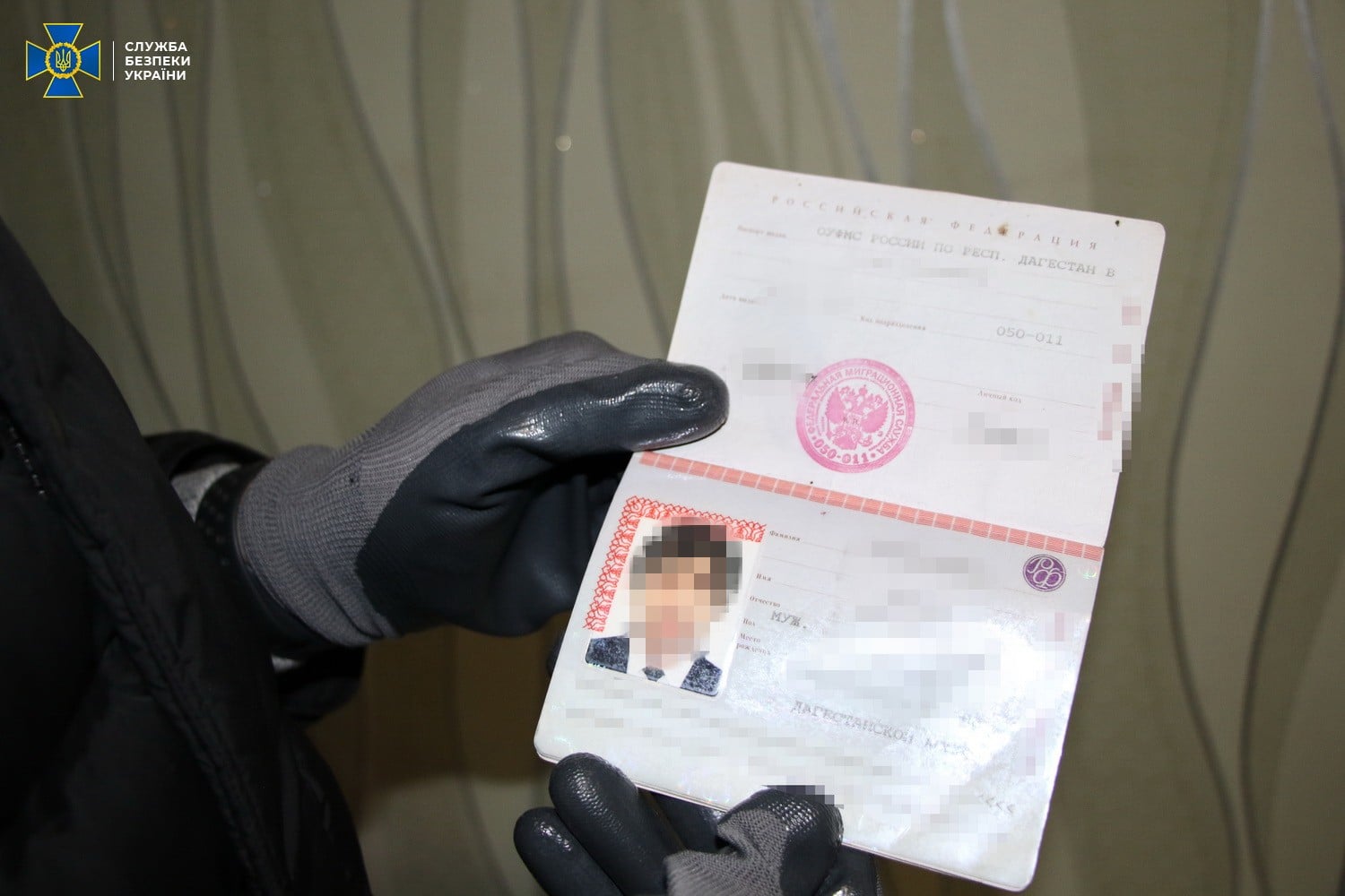 "Отсиживались" в Украине: СБУ задержала боевиков ИГИЛ со взрывчаткой и боеприпасами