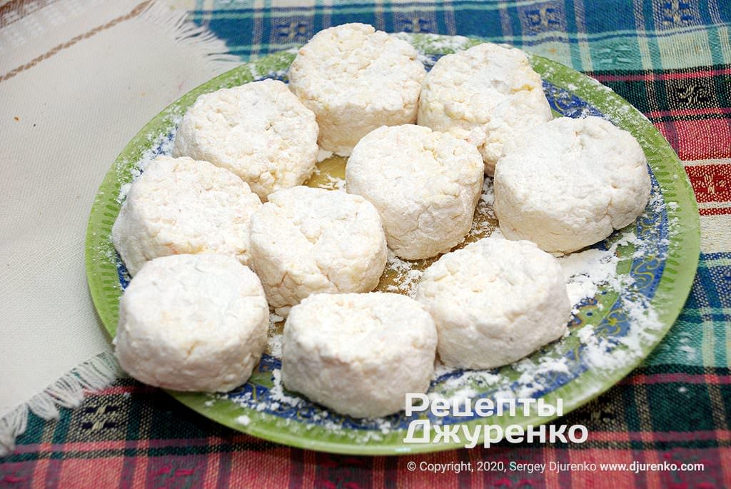 Кулинар поделился рецептом пышных сырников: обязательно добавьте этот ингредиент!