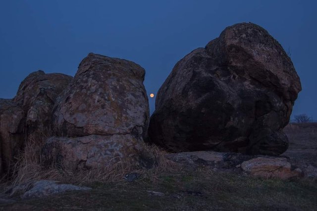 Фотограф показал мистический рассвет над Хортицей: таким остров еще не видели