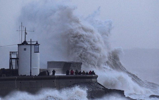 Ураган Элеонор продолжает наносить ущерб Европе