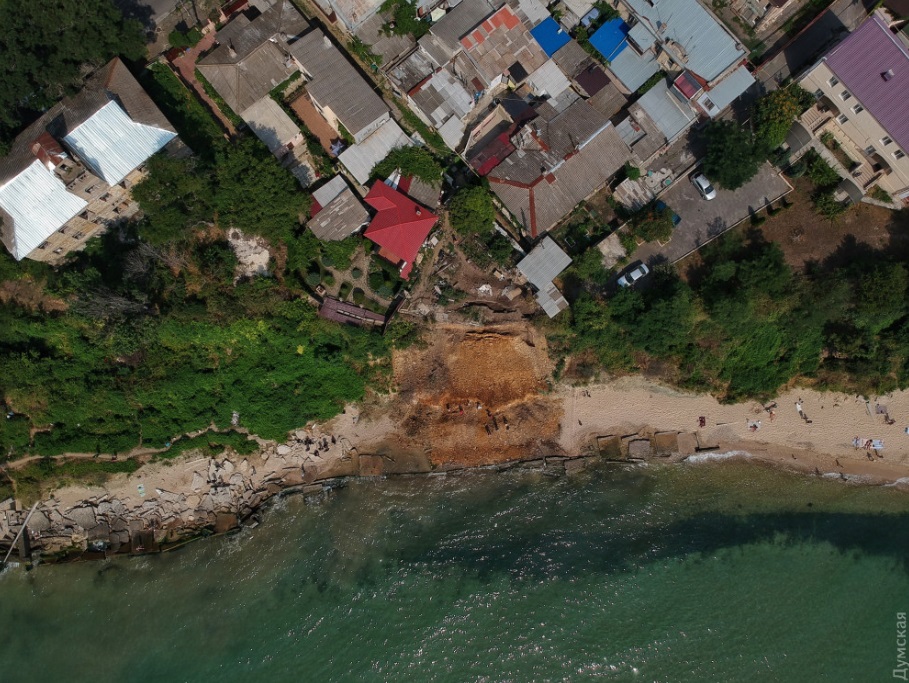 Названа причина обвала: в Одессе продолжают поиски пострадавших на месте оползня