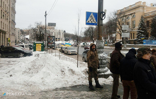 У Києві активісти рушили автопробігом до дому Порошенка