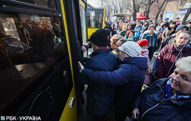 Карантин в Киеве: появились фото "штурма" автобусов