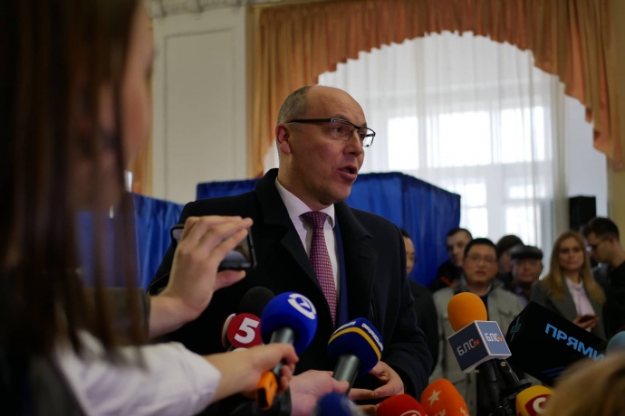 Как голосуют на выборах президента политики и чиновники Украины