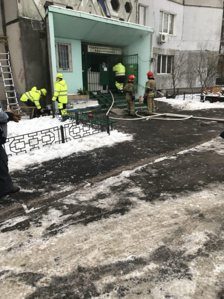 У Києві на пожежі багатоповерхівки загинула людина, ще 2 травмовано