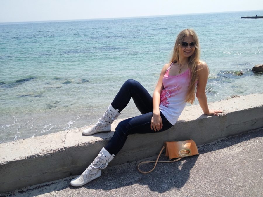 В Москве нашли мертвую и истощенную украинскую писательницу: в квартире совсем не было еды