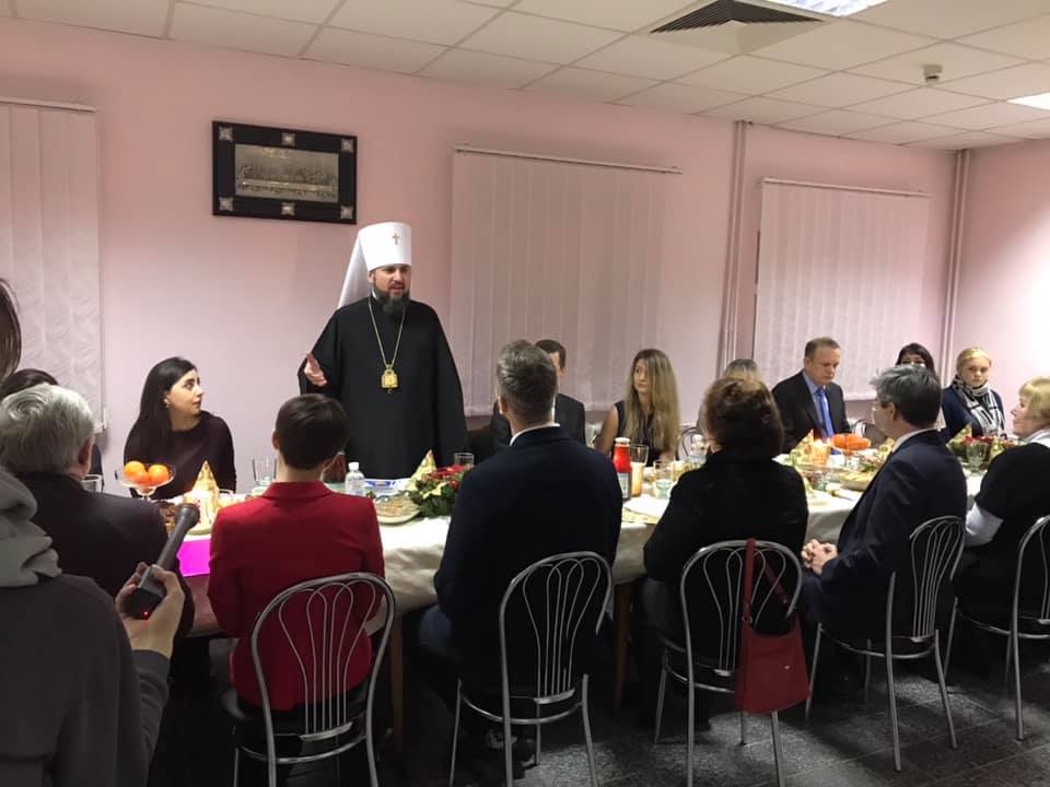 Епіфаній зустрівся із родинами українських політв'язнів