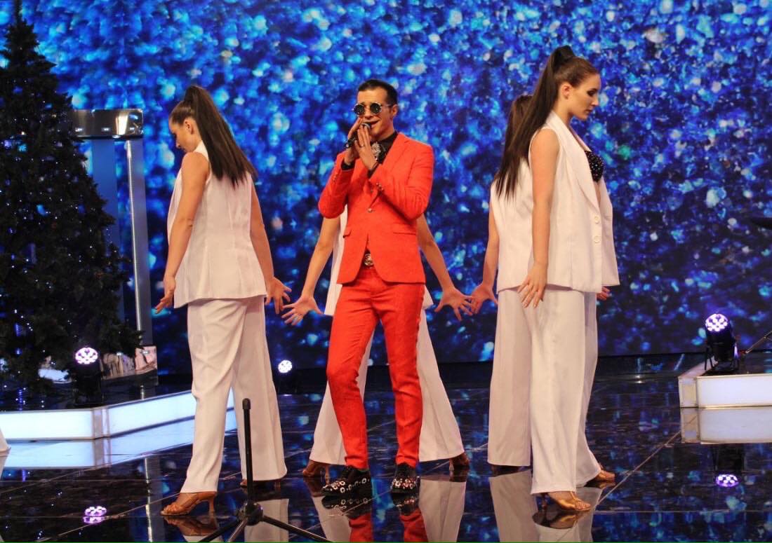 Известный певец умер прямо на сцене при странных обстоятельствах