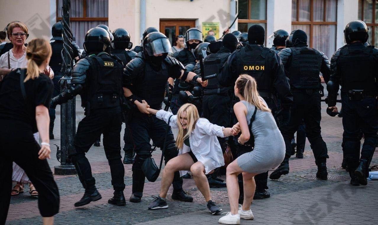 Настолько злым народ еще не был: фото протестов в Беларуси, которые задевают за живое