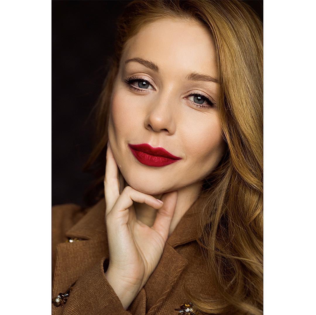 Пронзительная красота: Тина Кароль очаровала элегантным образом