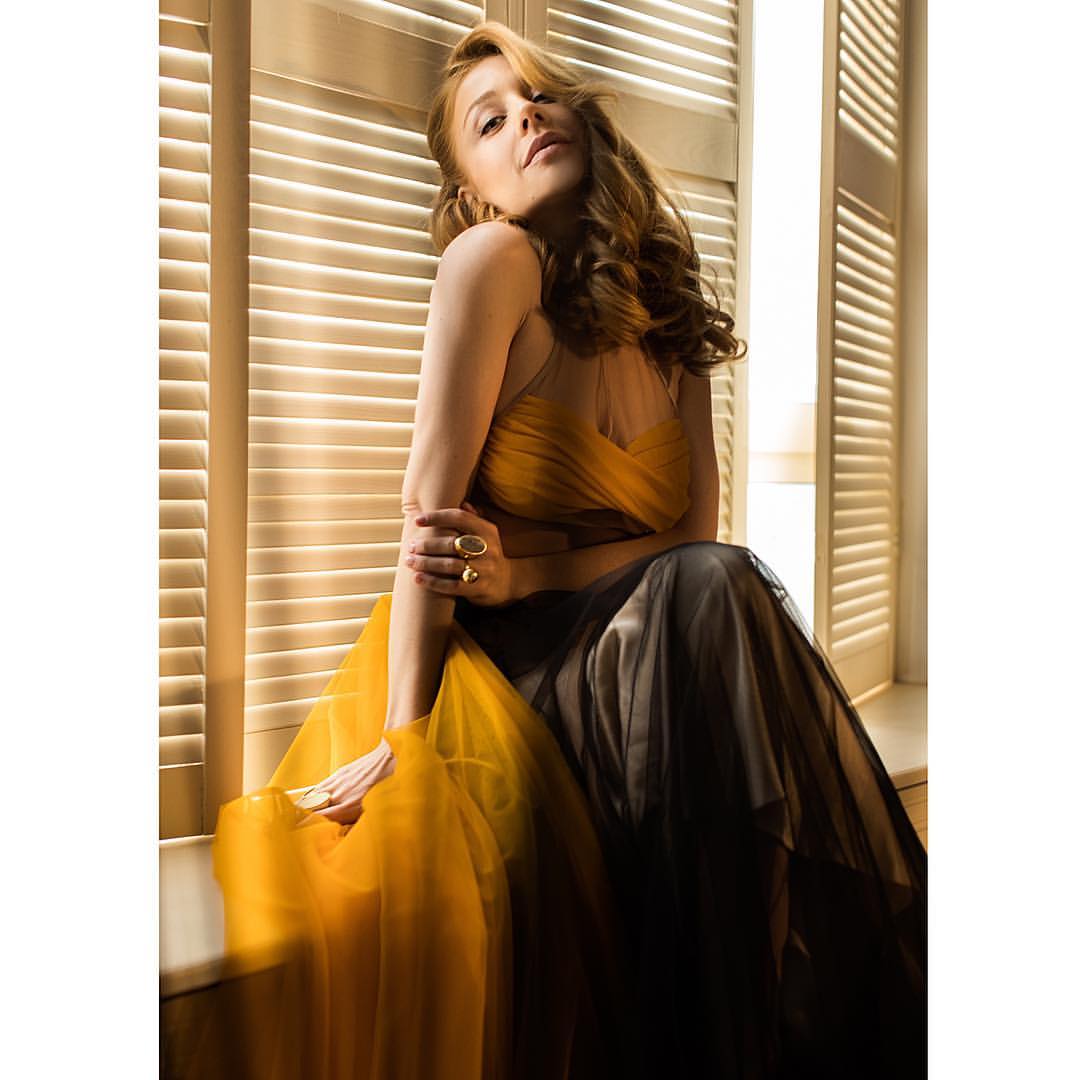 Тіна Кароль зачарувала повітряною сукнею від українського дизайнера