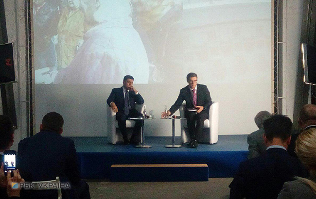 Гройсман рассчитывает "построить" новое образование в Украине за 12 лет