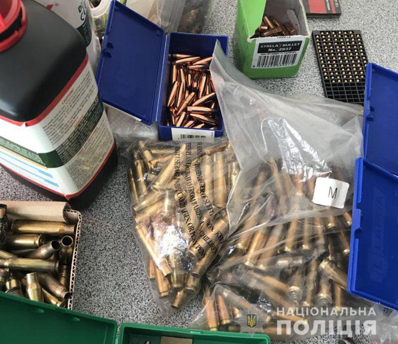 У Донецькій обл. в магазині штор виробляли боєприпаси