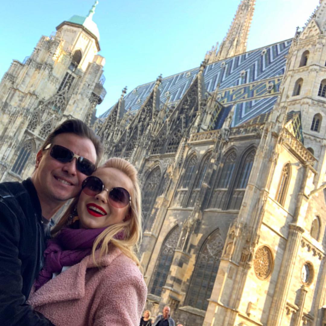 "Іноді варто усамітнитися": Лілія Ребрик полонила весняною романтикою з чоловіком